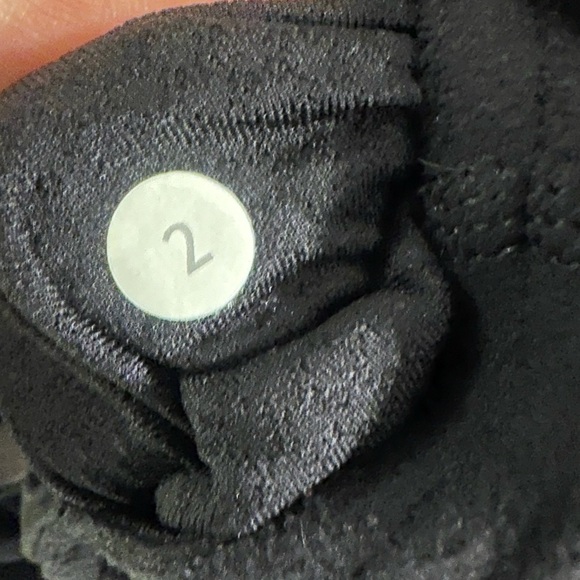 Lululemon turn around size 2 reversible black leggings. Good condition. ruching - Picture 10 of 12